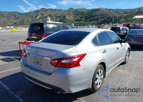 2017 Nissan Altima 2.5 S z USA, uszkodzony, nr VIN 1N4AL3AP7HC276233